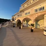 Life Neum