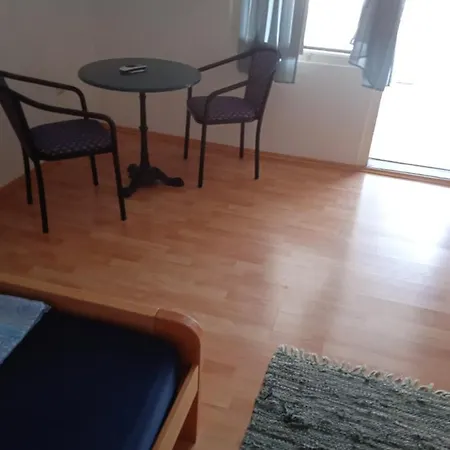 Casa de hóspedes And Barbaric 3*