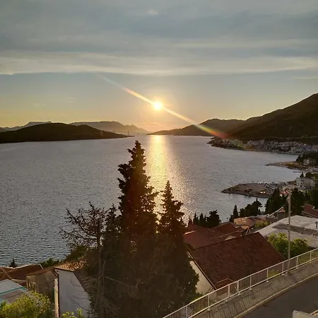 Πανσιόν Guest House Life 3*