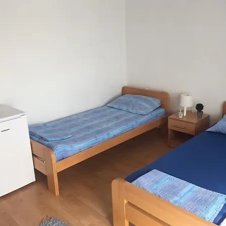 And Barbaric Casa de hóspedes 3*