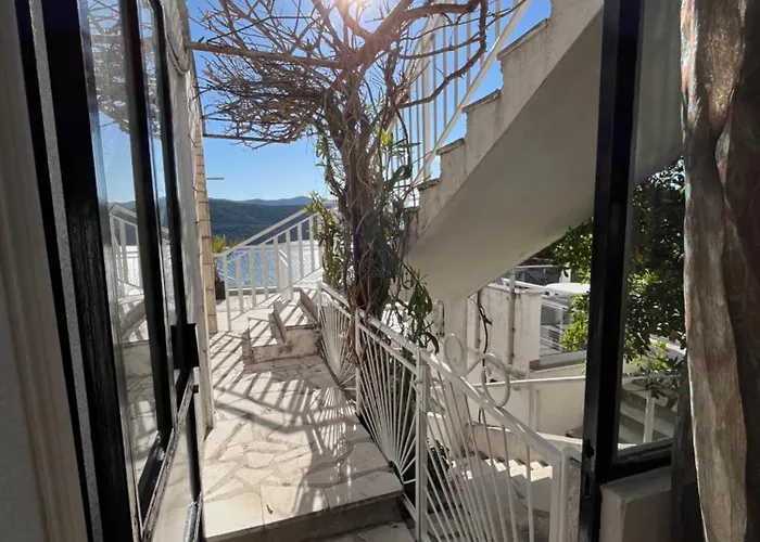 Guest House Life 3* Neum